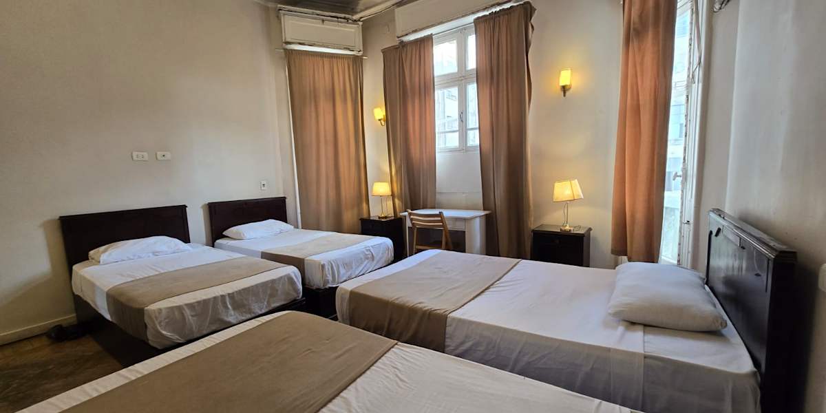 Travelers House Hostel