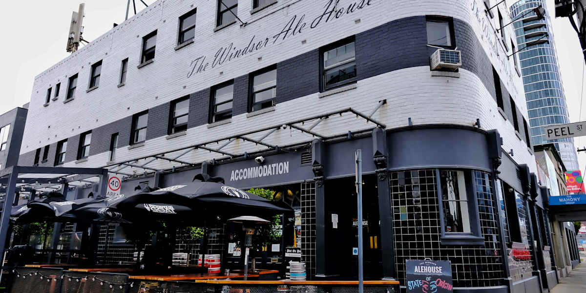 Pint on Punt Backpackers