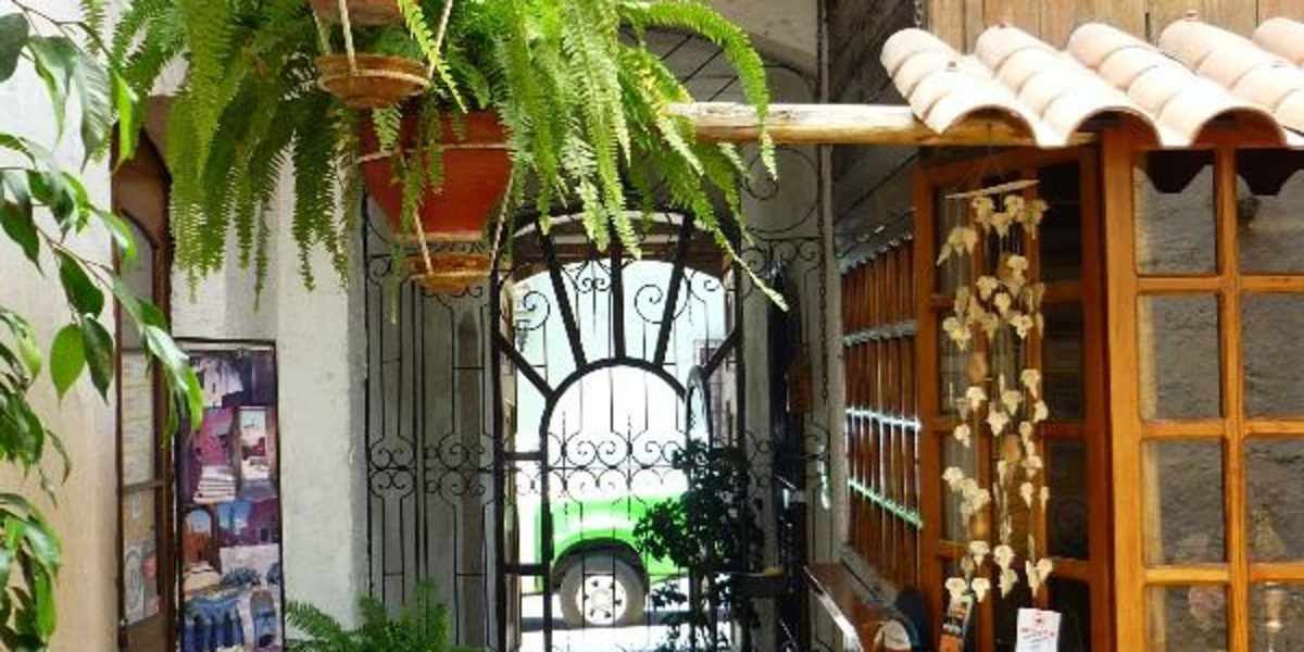 Hostal Lluvia de Oro