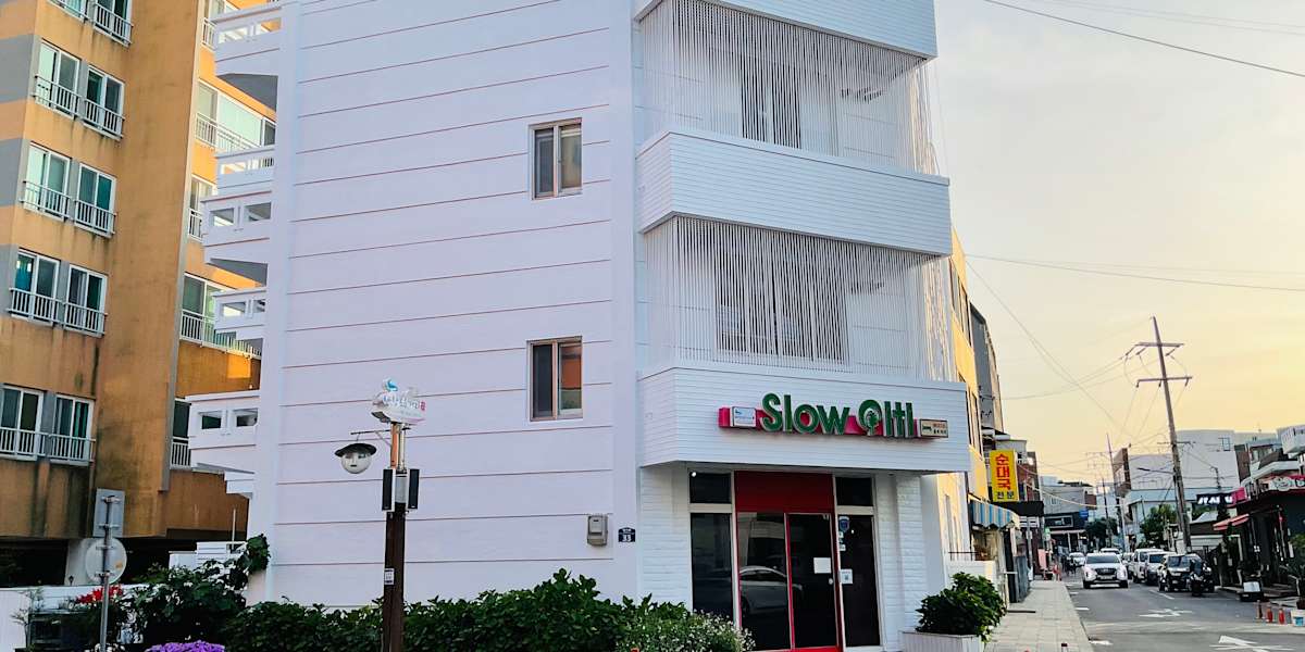 SLOW CITI Hostel