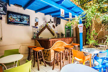 Photos of Students & Travellers Inn