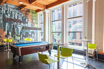 Photos of HI Chicago, The J.Ira & Nicki Harris Family Hostel