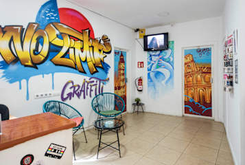 Photos of No Limit Hostel Graffiti