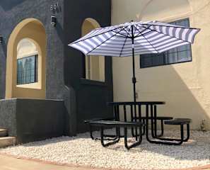 8th & Ardmore의 사진