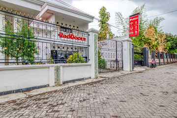 Photos of RedDoorz Hostel near Stadion Mandala Krida Yogya