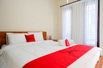 Photos of RedDoorz near Mertasari Beach