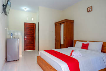Photos of RedDoorz near Mertasari Beach