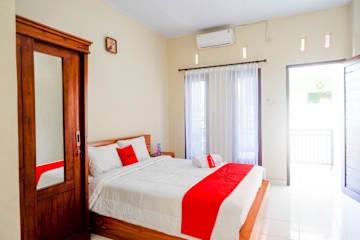 Photos of RedDoorz near Mertasari Beach
