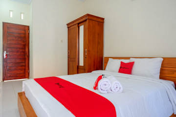 Photos of RedDoorz near Mertasari Beach