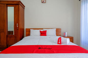 Photos of RedDoorz near Mertasari Beach