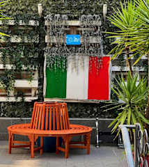 Lion University & Youth Hostel Milano의 사진