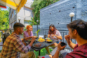 The Hosteller Mussoorie, Mall Roadの写真
