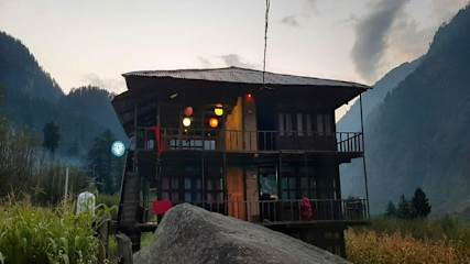 Photos of YOLO Backpackers - Pulga