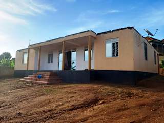 Photos of Volunteers 2 Uganda Hostel