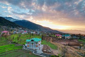 Photos of Flashpackers Bir