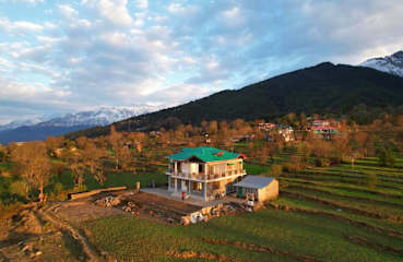 Photos of Flashpackers Bir