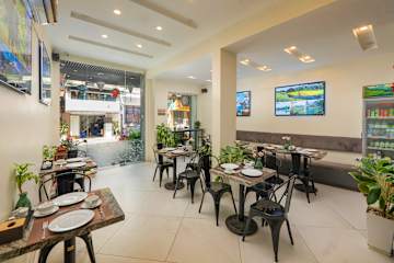 Photos of Queen Cafe Hotel & Pub