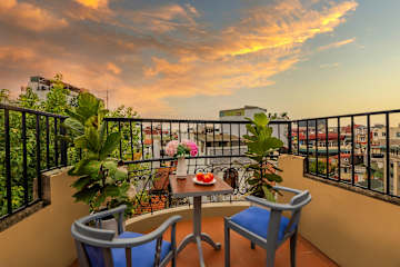 Photos of Queen Cafe Hotel & Pub
