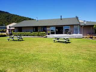 Photos of The Crossing Lodge and Backpackers