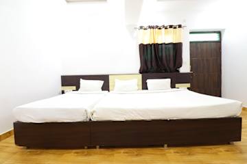 Photos of Taj 3 Star Hotel Near 200 mtr TAJ Mahal Agra