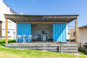 Photos of Kite Basecamp Pods