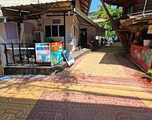 Photos of Baby Shark Hostel Loh Dalum Bay
