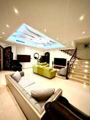 Meet Luxury Japanese Capsule Hostel Villa - Dubaiの写真