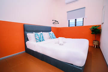 Photos of Swing & Pillows @ 75 Chulia St, Georgetown Penang