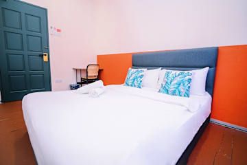Photos of Swing & Pillows @ 75 Chulia St, Georgetown Penang