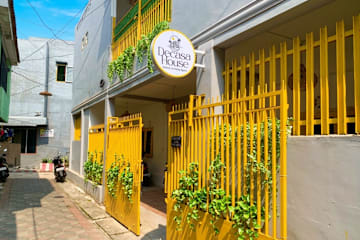 Photos of Decasa Female House