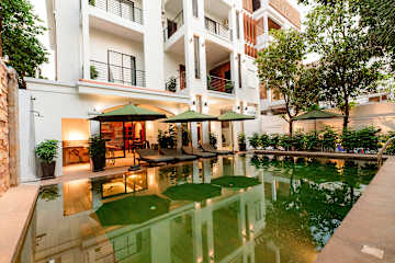 Photos of High Pearl Boutique