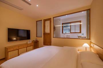 Photos of YOWU Soak & Sip Boutique Hotel - Jiefangbei