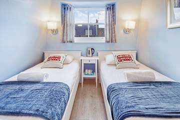 Photos of Astor Kensington
