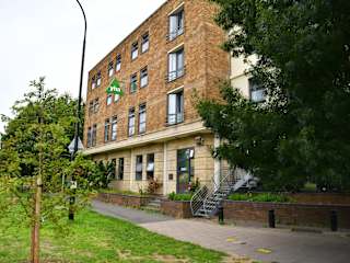 Photos of YHA London Thameside