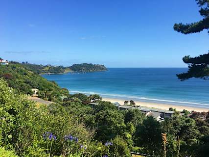 Waiheke Backpackers Hostel overlooking the ocean