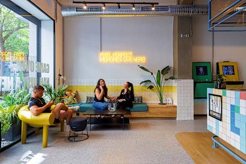 -22% 9.4 Retroverse Hostel Athens, Greece