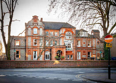 Palmers Lodge - Swiss Cottage — photo 5