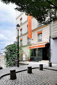 Caulaincourt Montmartre by Hiphophostels