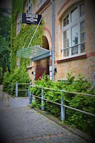Singer109 - Backpacker Apartment Hostel