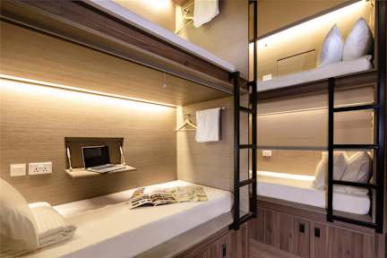 BEAT. Capsule Hostel @Boat Quay