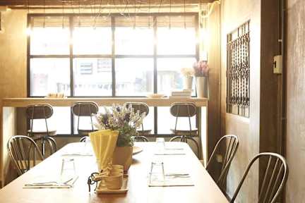 The Local Surasak Hostel照片