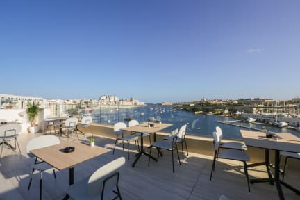 115 The Strand Hotel and Suites의 사진