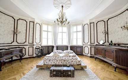 Photos of Authentic and Spacious House Floor