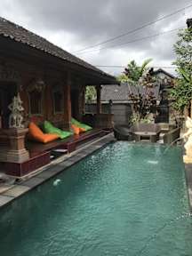 Kuvia paikasta: Inn Between