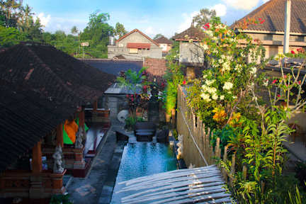 Kuvia paikasta: Inn Between