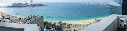 Foto's van Dubai Beach Host