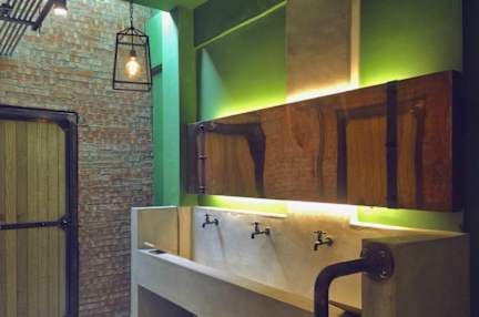 Fotky Travel Charger Hostel