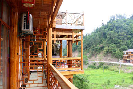 One Step to Heaven Inn (National Forest Park)の写真
