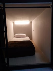 Foton av GH Capsule