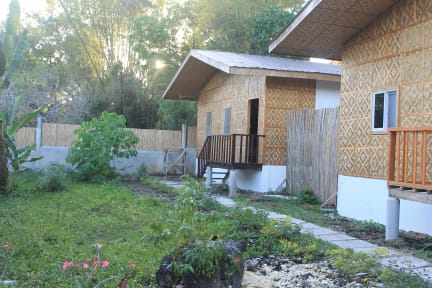 B-hol huts의 사진